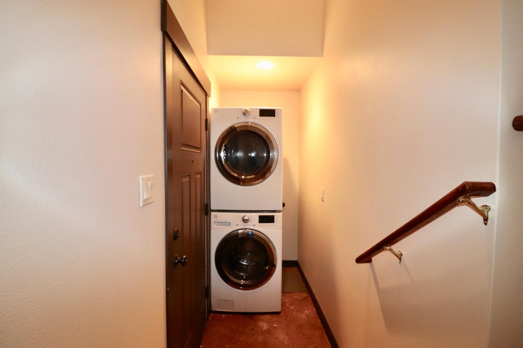 private washer and dryer - 6864 Ne Oregon St