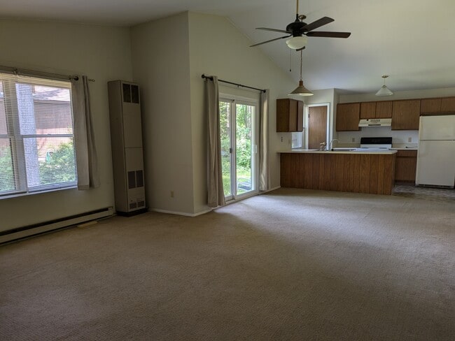 Open Kitchen/dining/LR - 137 Thimbleberry Rd