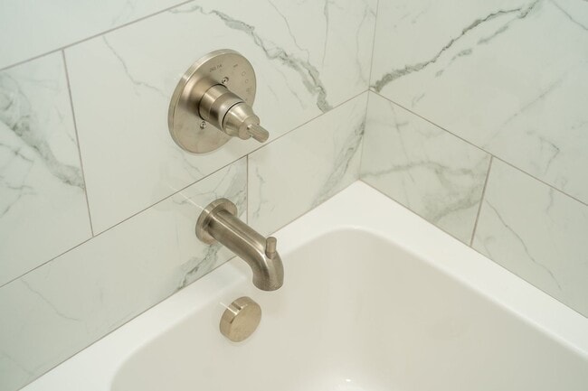 Building Photo - 102 W 6th St