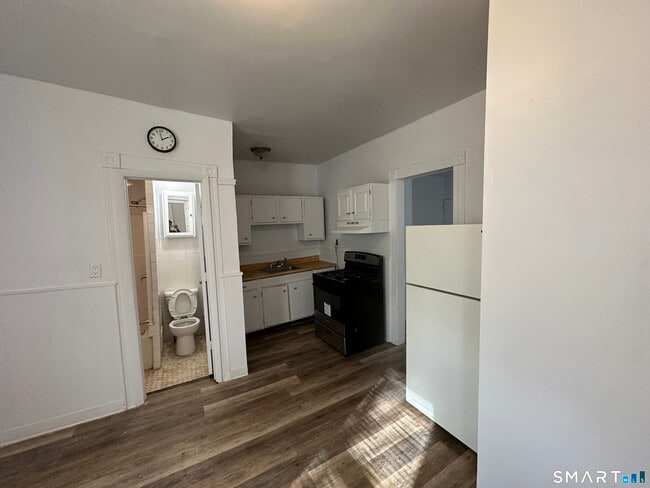 Building Photo - 34 White St