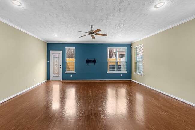 Building Photo - 5228 Larkin St