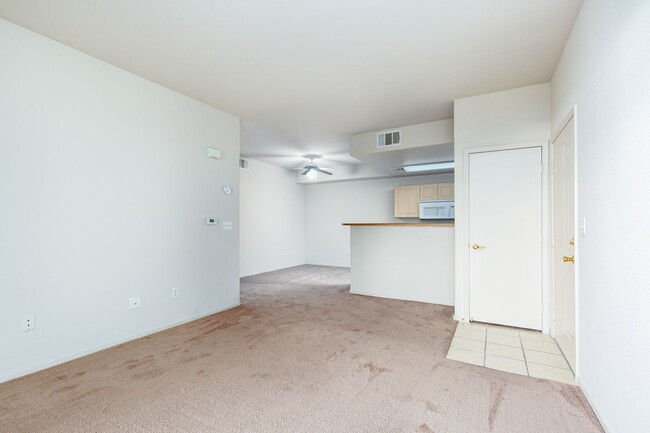 Building Photo - 1st floor unit in well maintained gated NW community with pool and spa