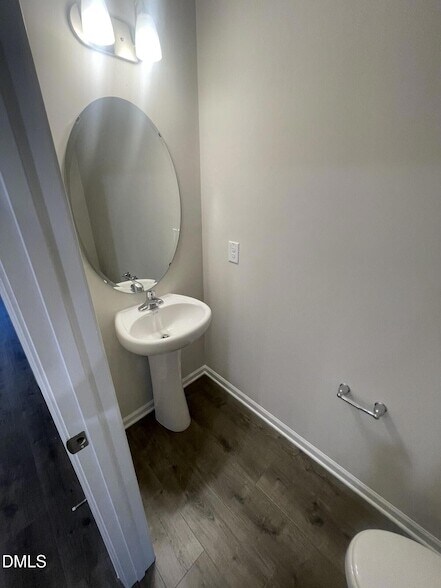 Building Photo - 1006 Peony Ln