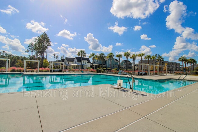 Building Photo - 286 Great Lawn Dr