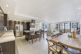 Building Photo - 1621 Collins Ave