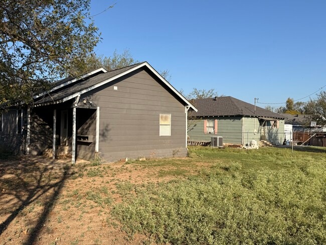 Building Photo - 1111 S Interurban St