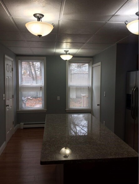 Building Photo - 77 Lyman Ave