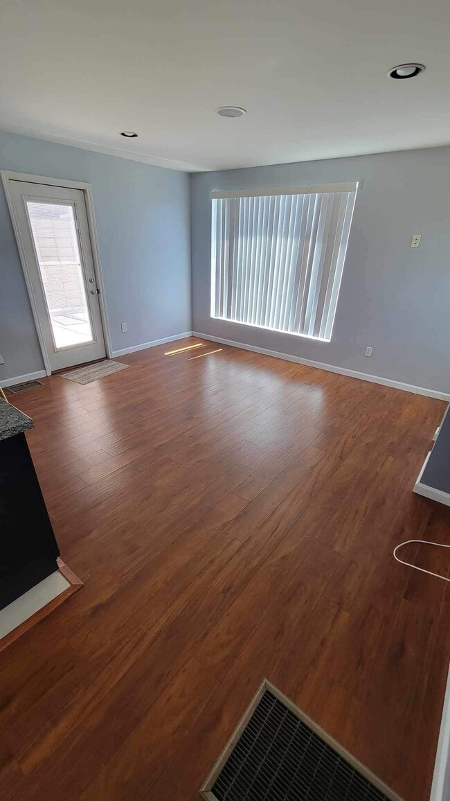 Living room - 2527 Union St