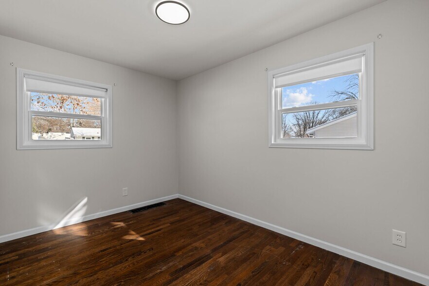 Building Photo - 1655 Fenmore Dr