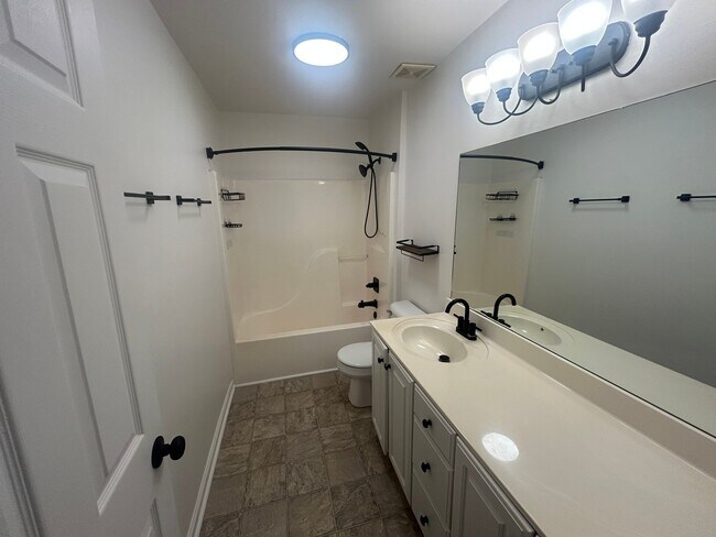 Building Photo - 510 Huntington Ridge Dr