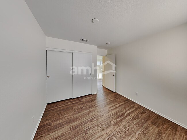 Building Photo - 9516 Fox Forest Ave