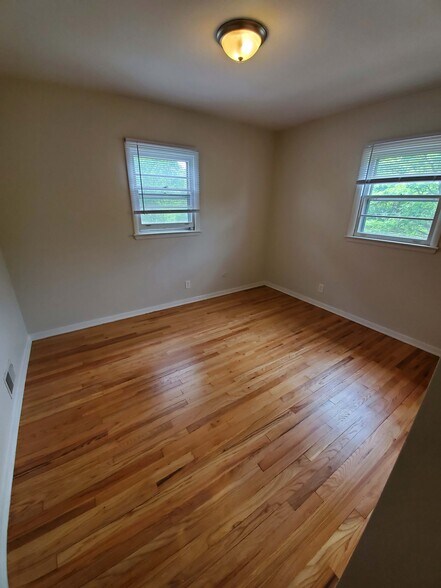 Building Photo - 76 Union Ave SE