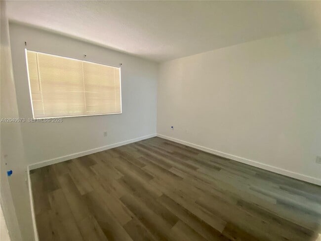 Building Photo - 215 SW 117th Terrace