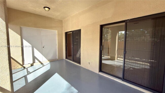 Building Photo - 501 Racquet Club Rd
