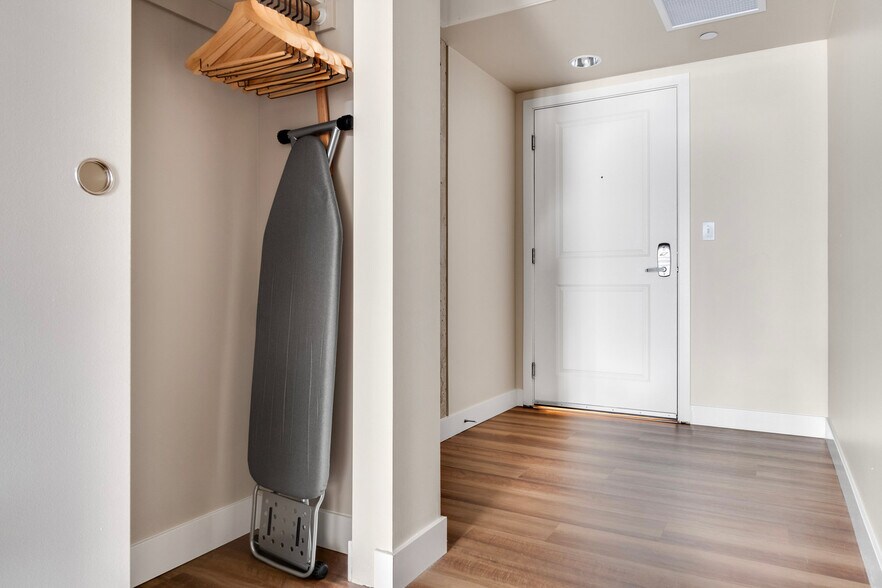 Building Photo - 101 Taylor Ave N