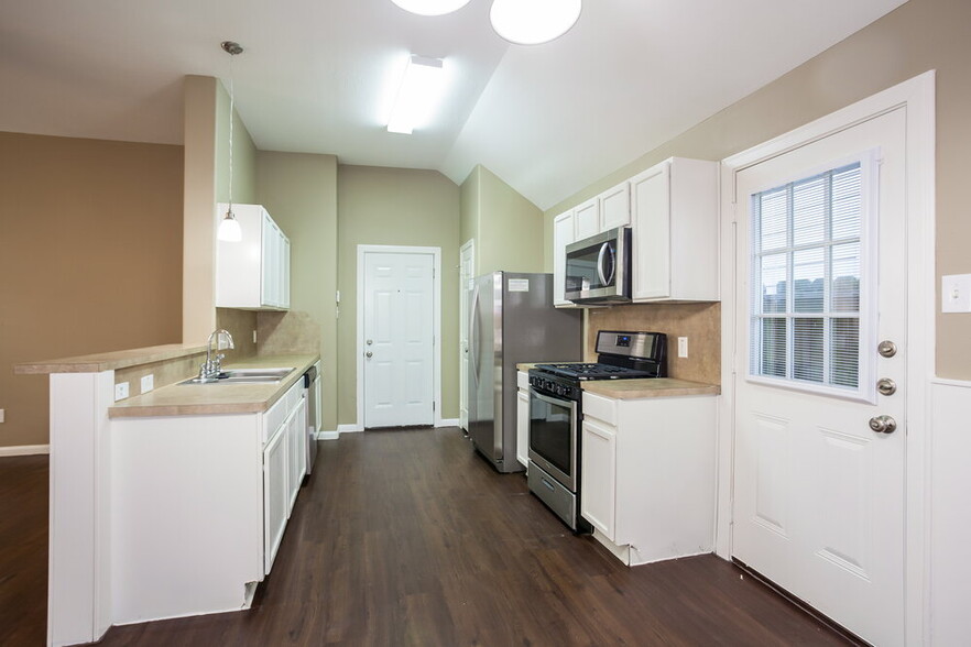 Building Photo - 13010 Maile Park Dr