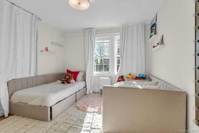 Building Photo - 32 Katherine St