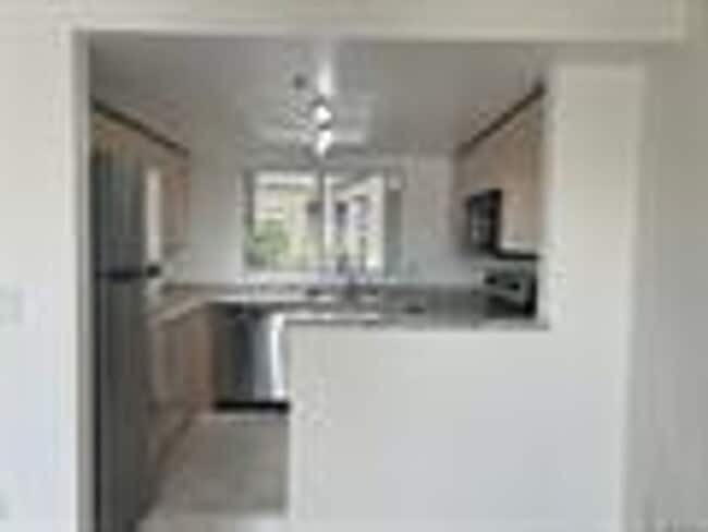 Building Photo - Ground Floor Condo in the heart of Hillcrest