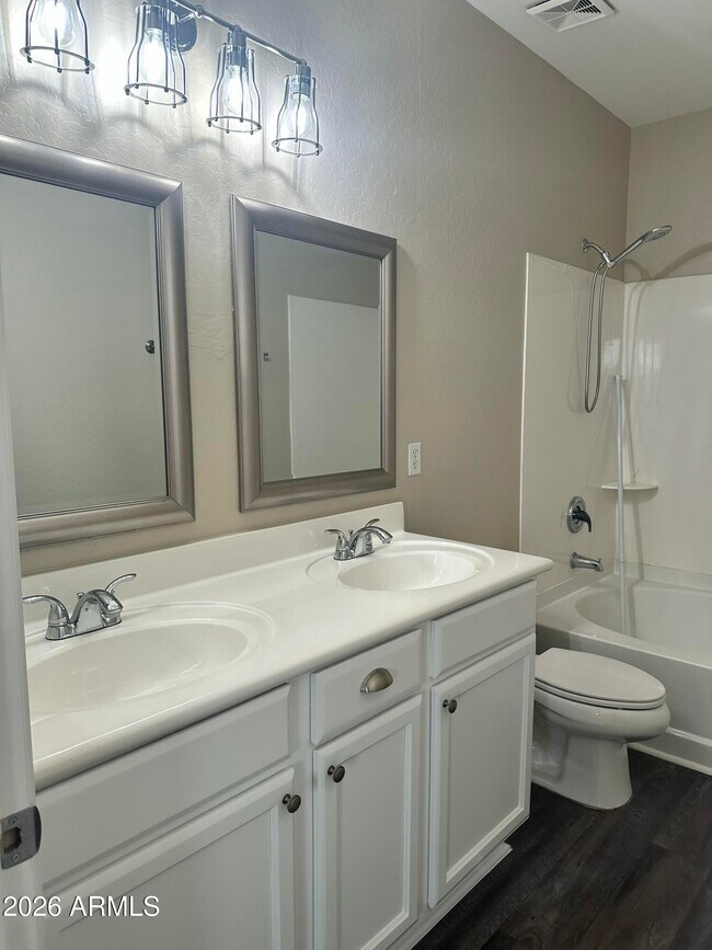 Building Photo - 3804 E Flower Ct