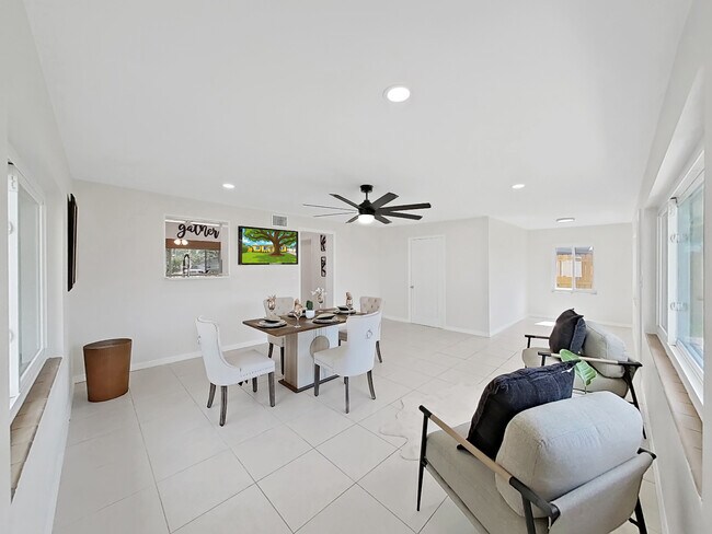 Building Photo - 4610 W Bay Villa Ave