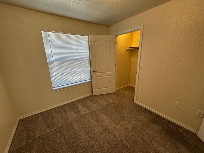 Building Photo - "Charming 2-Bed, 2-Bath Haven in Boise – Spacious 985 Sq Ft Retreat!"