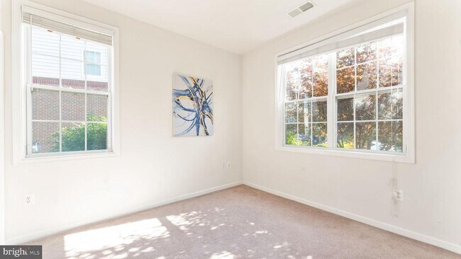 Building Photo - 23100 Dunlop Heights Terrace