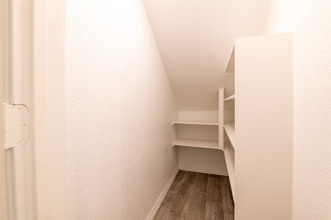 Building Photo - 25012 Armagh Rd