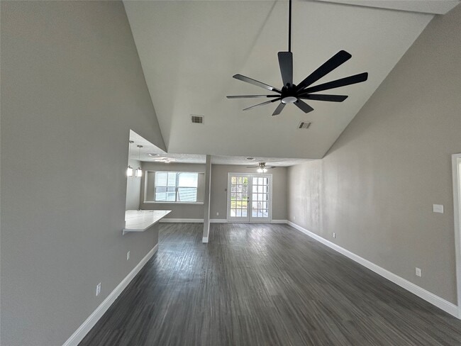 Building Photo - 1601 Washington Dr