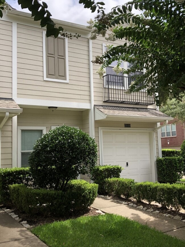 Building Photo - 3010 S Heights Hollow Ln