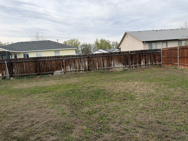 Building Photo - 108 NE Malad Ct