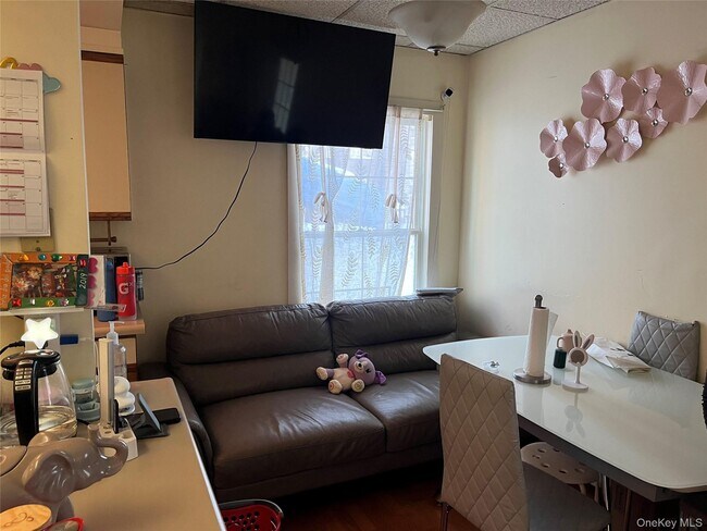 Building Photo - 3 Everett Ave