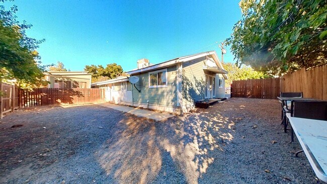 Building Photo - 3 Bedroom, 3 Bathroom Live Oak Canyon Home...