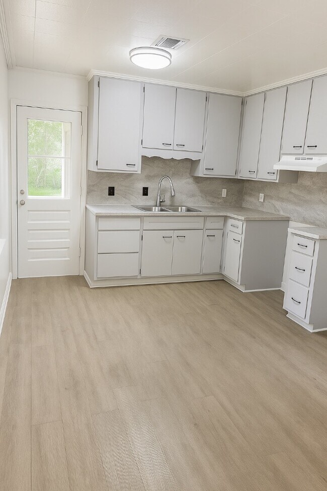 Building Photo - 3813 Fairfield Dr