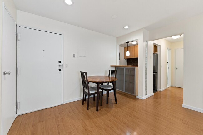 Building Photo - 7117 Park Ave