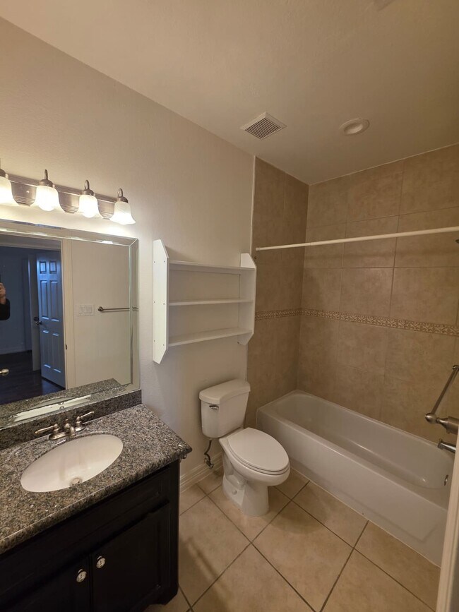 Building Photo - 16020 Fountainview Dr