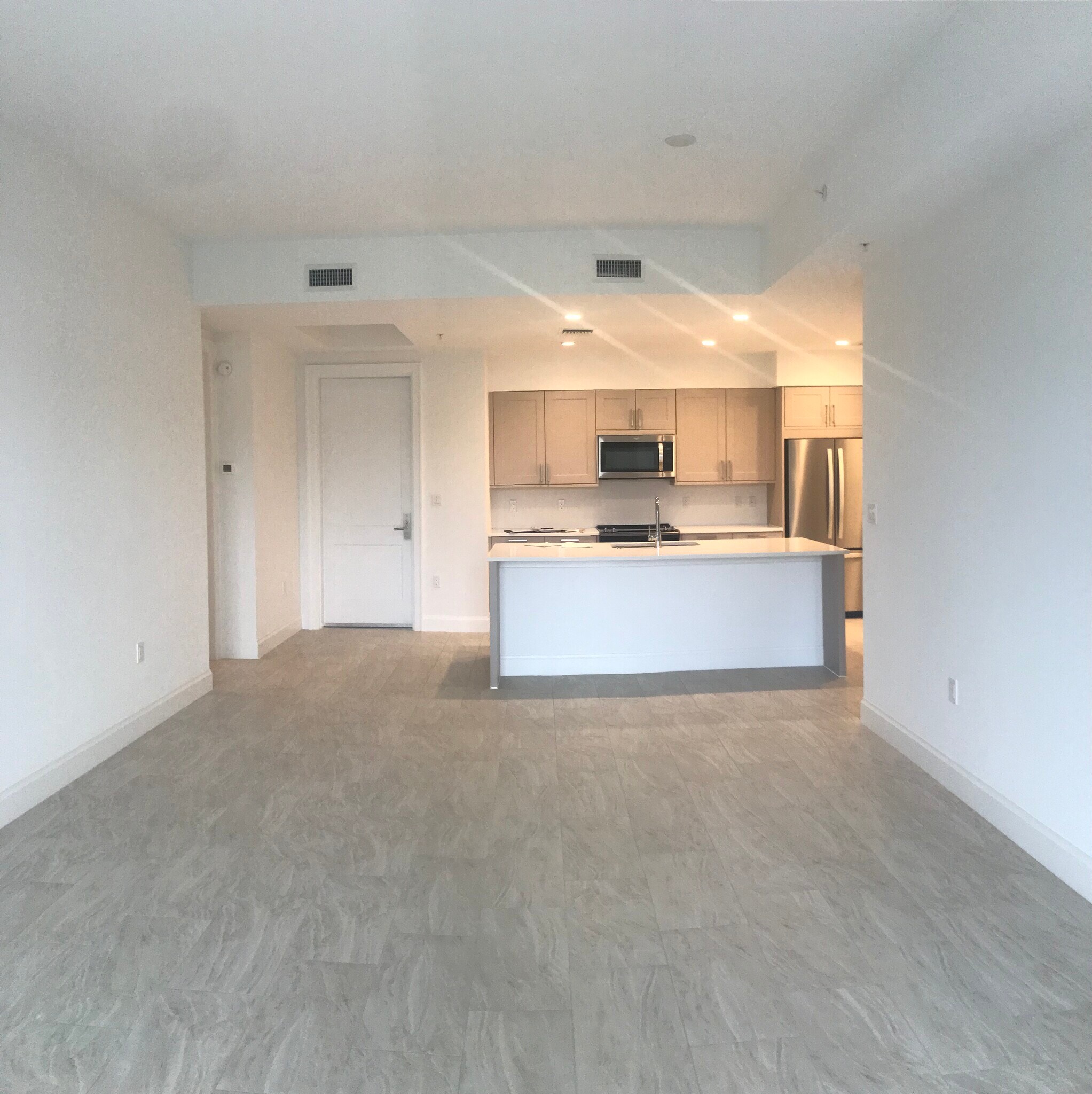 Open floor plan - 1111 Central Ave