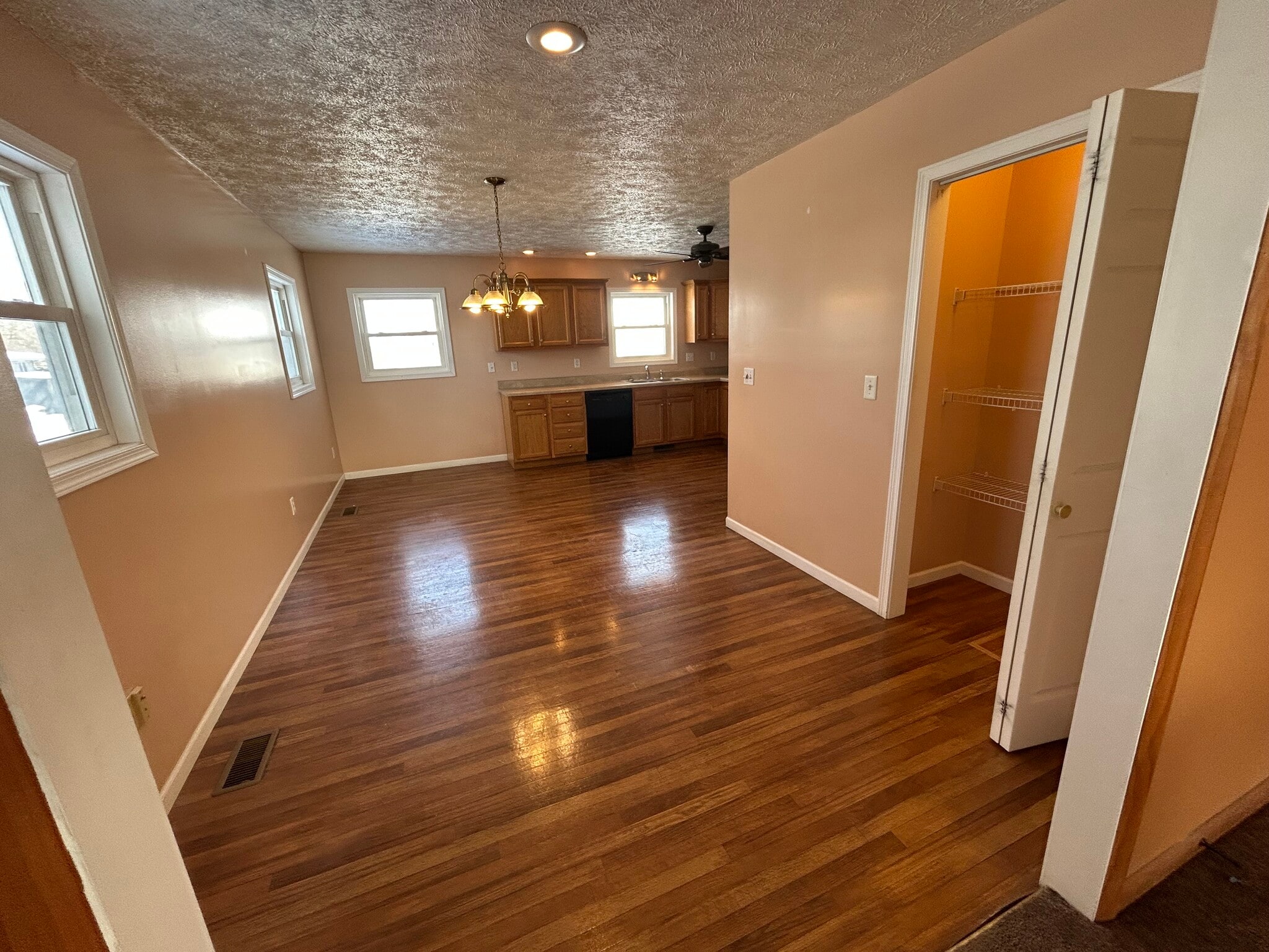 Building Photo - 130 Walnut St