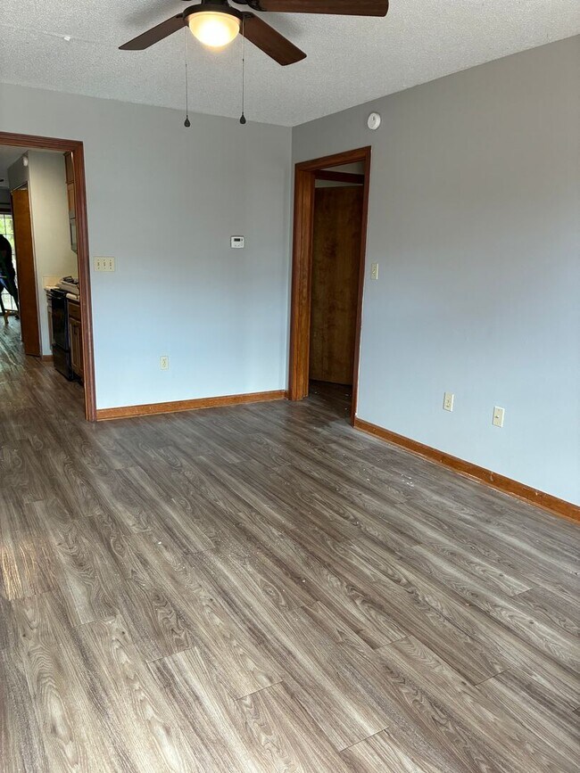 Building Photo - River Oaks Commons Condo 2 bedroom Plus Office and Garage