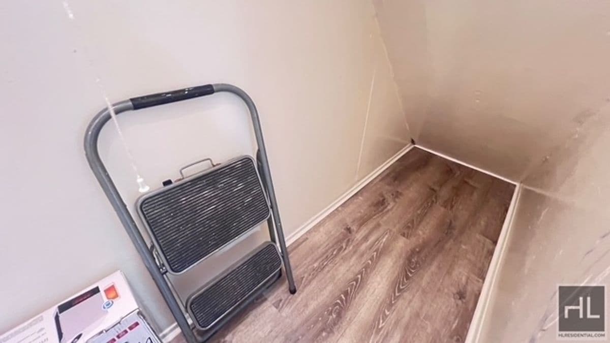 Building Photo - NEWLY RENOVATED 2 BEDROOM/2 FULL BATHROOMS...