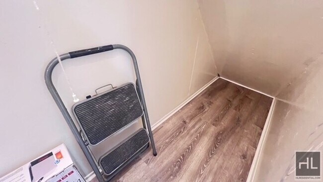 Building Photo - NEWLY RENOVATED 2 BEDROOM/2 FULL BATHROOMS...