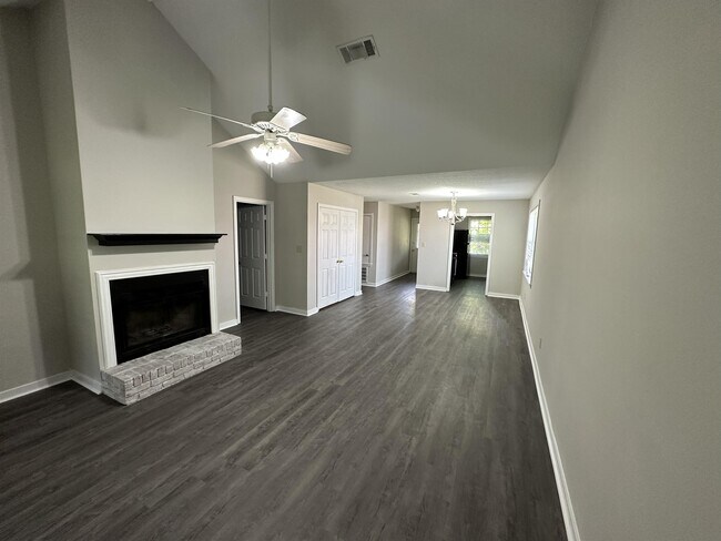 Building Photo - 108 Briarmeade Dr
