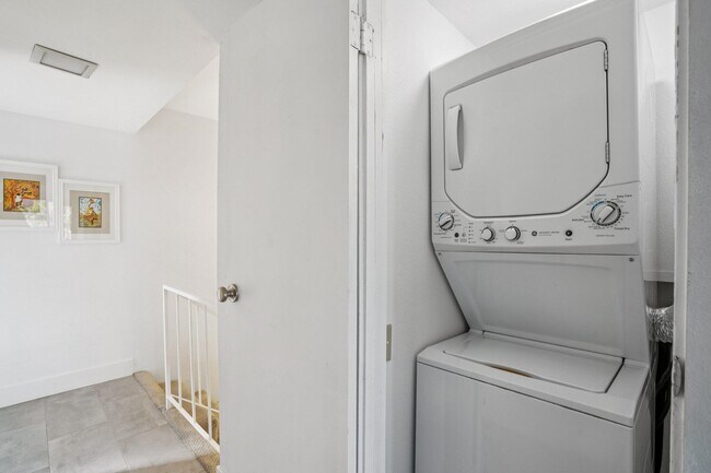 Building Photo - 2727 S Sierra Madre