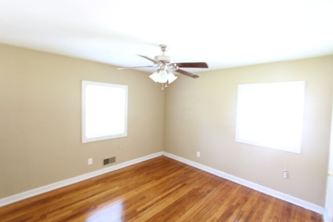 Building Photo - New On The Market!! Will not last long at ...