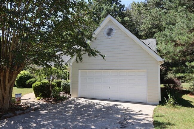 Building Photo - 227 Westwind Dr