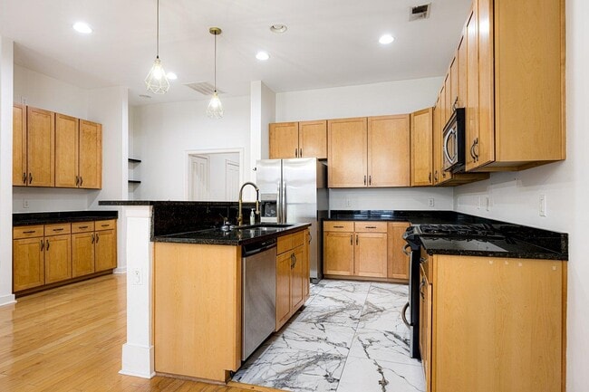 Building Photo - 614 Tennessee St