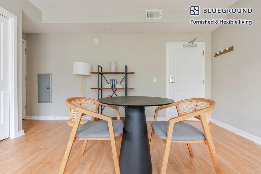 Building Photo - 2210 Wisconsin Ave NW