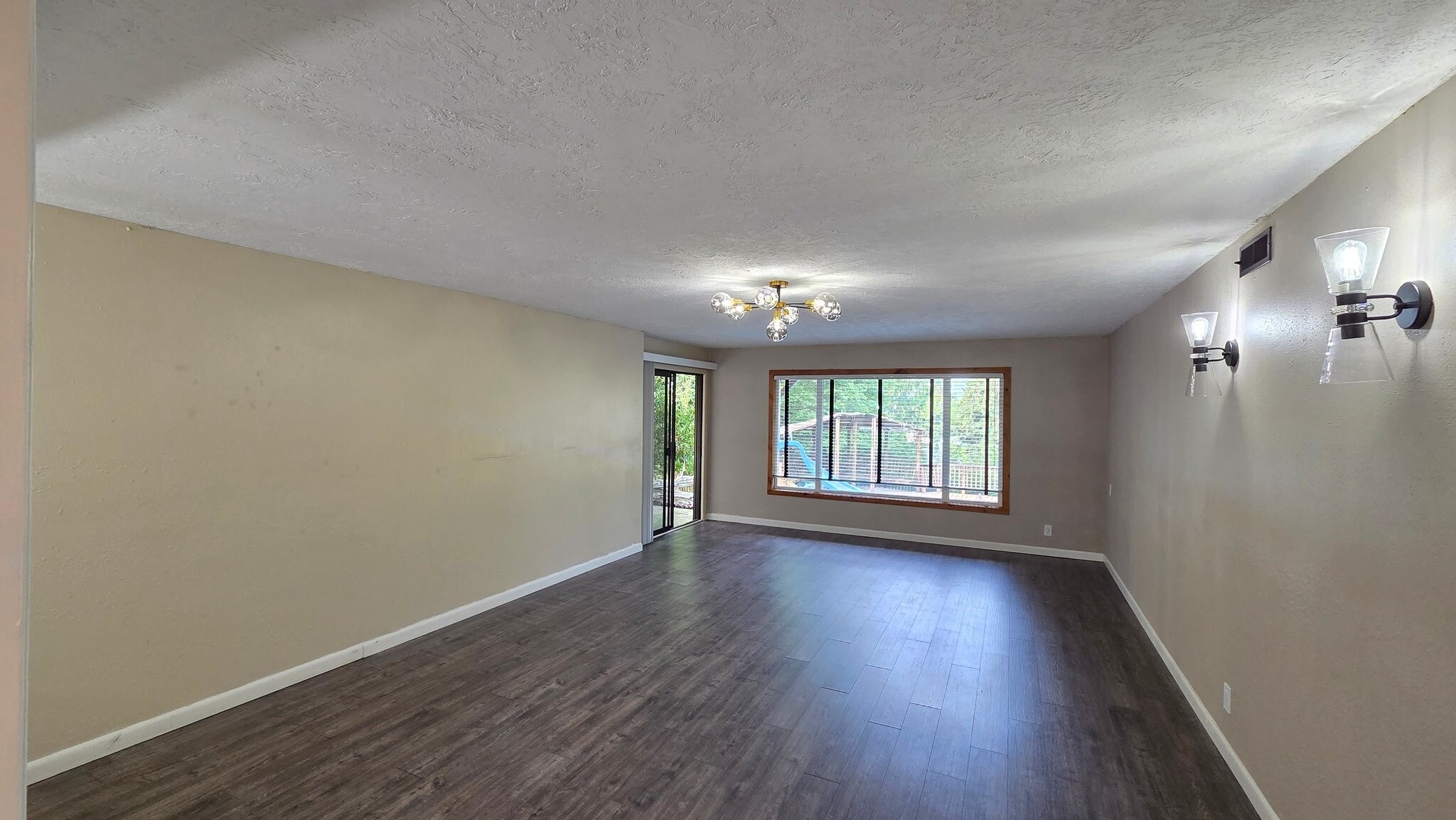 Building Photo - 16932 Greentree Ave