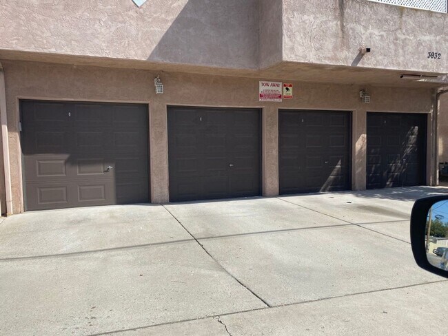 Building Photo - Renovated Two Bedroom Two Bathroom Condo North Park