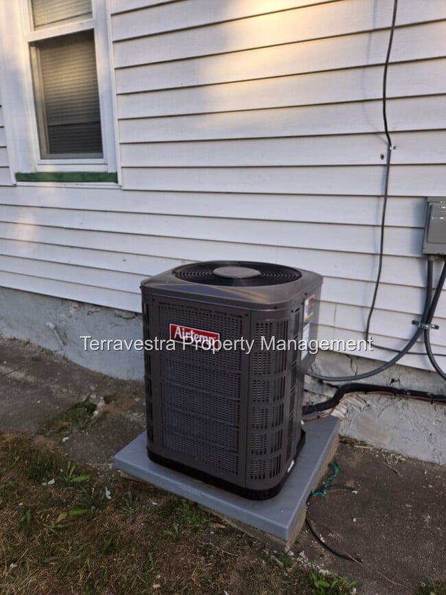 Building Photo - 321-323 South 5th Street