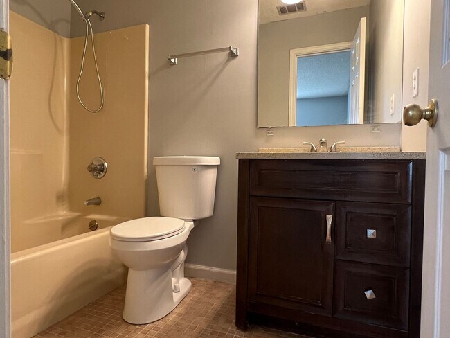 Building Photo - Really Cute Home in Lake Wildwood